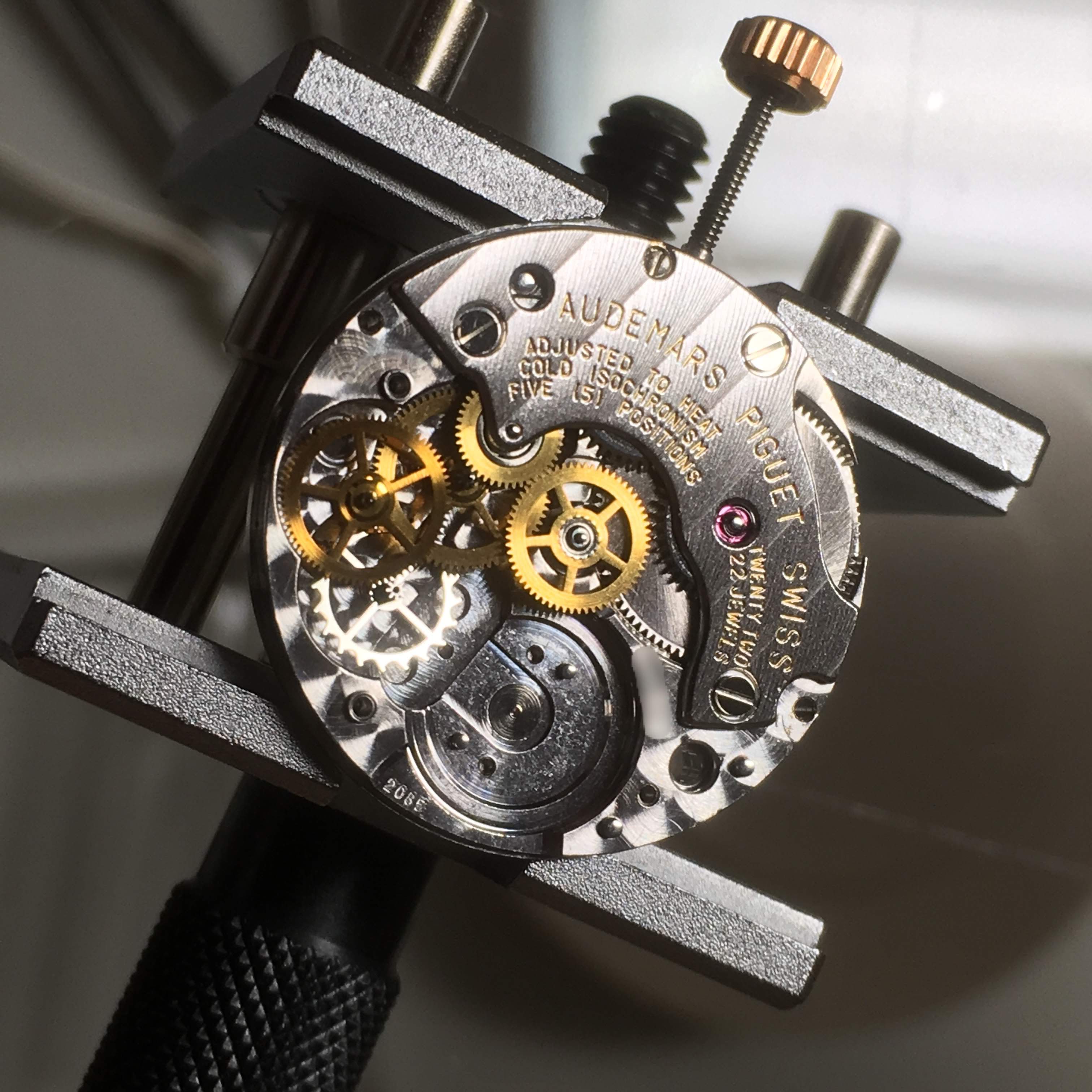 Audemars Piguet 分解掃除 -歯車が1つ増えることで出る影響- - メガネ